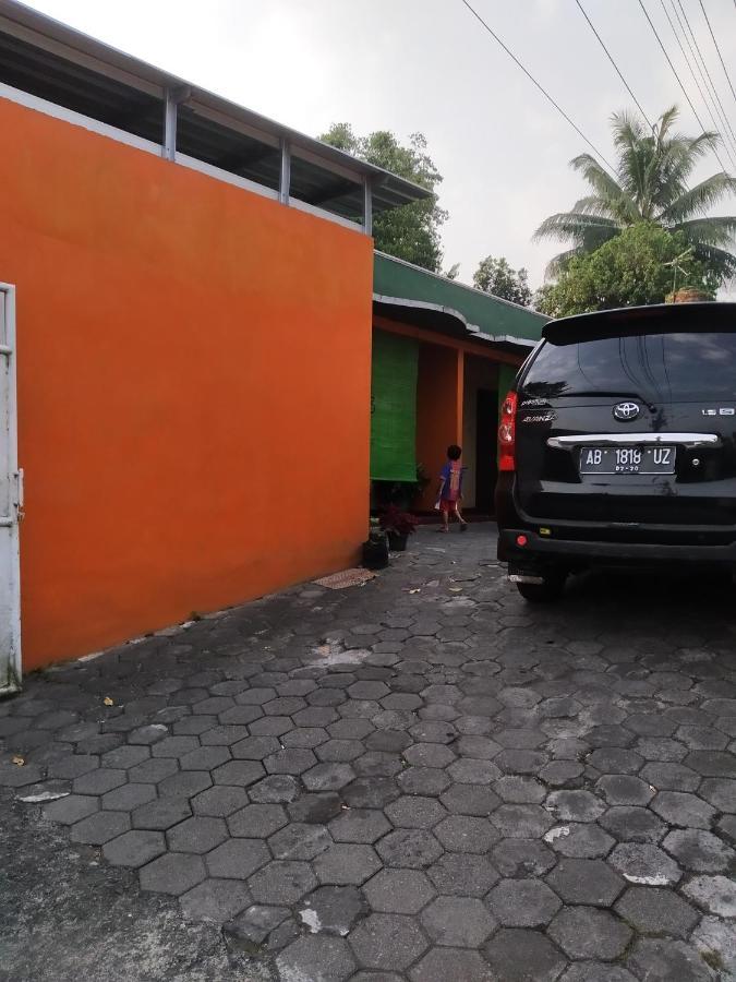Primadona Homestay Sleman  Kültér fotó